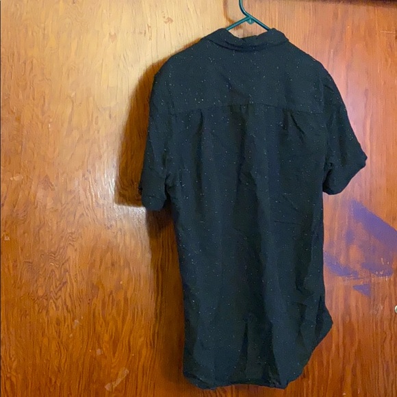 Nice short sleeve button up - Picture 3 of 3